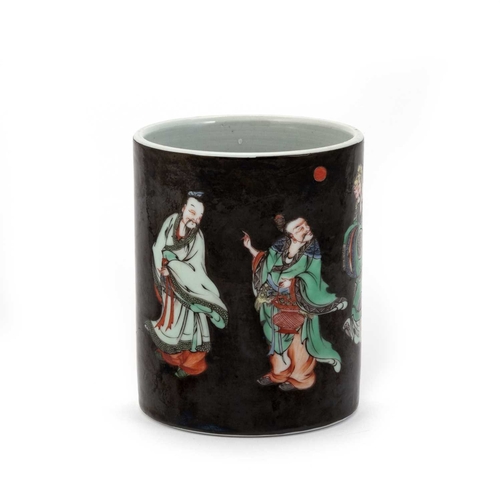 195 - A CHINESE FAMILLE NOIRE BRUSH POT cylindrical, painted with five figures. 12.5cm high