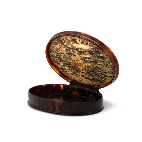 252 - A CHINESE TORTOISESHELL SNUFF BOX, 18TH CENTURY oval, the stand-away hinged cover inset with a portr... 