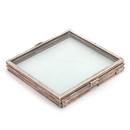 308 - AN EARLY 20TH CENTURY AMERICAN SILVER-MOUNTED GLASS PHOTOGRAPH FRAME mark of Theodore B Starr, New Y... 