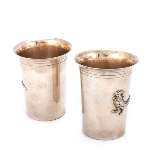 320 - GUCCI: A SET OF SIX ITALIAN SILVER BEAKERS stamped Gucci 800, each cylindrical beaker with an applie... 