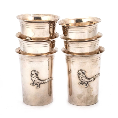 320 - GUCCI: A SET OF SIX ITALIAN SILVER BEAKERS stamped Gucci 800, each cylindrical beaker with an applie... 