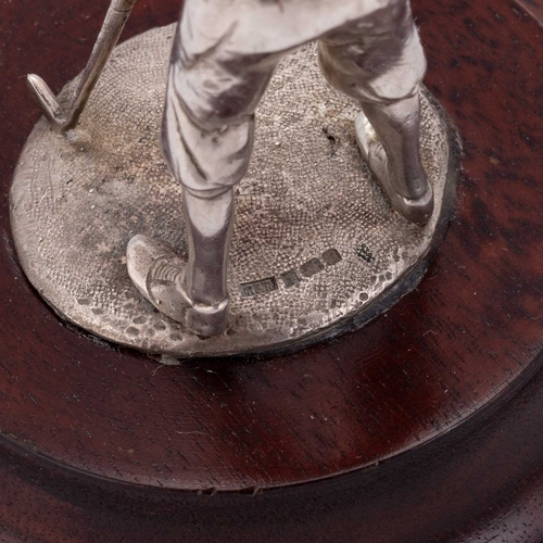 342 - AN ELIZABETH II SILVER MODEL OF A GOLFER maker's mark R&R, Birmingham 1992, realistically modell... 