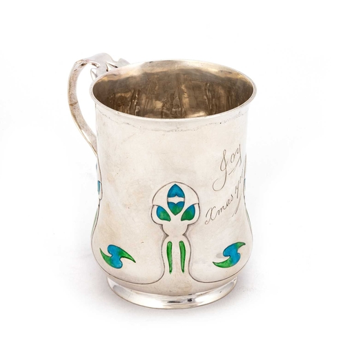 370 - AN EDWARDIAN SILVER AND ENAMEL MUG by Mappin & Webb Ltd, London 1903, circular form, the body de... 