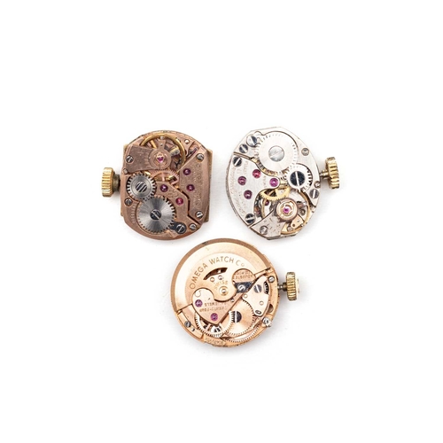 489 - A COLLECTION OF LADY'S OMEGA WATCH MOVEMENTS AND DIALS (29)