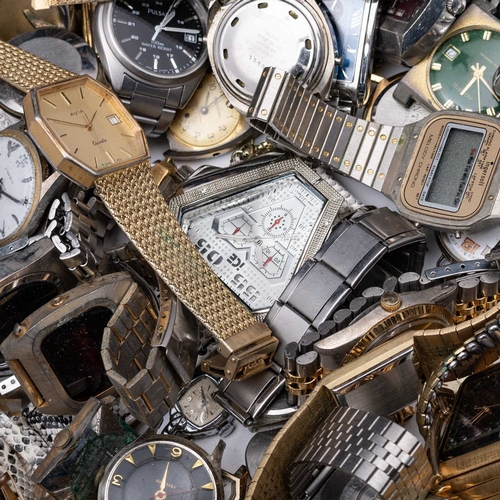 552 - A LARGE COLLECTION OF WATCHES FOR SPARES AND REPAIRS (Approx. 200)