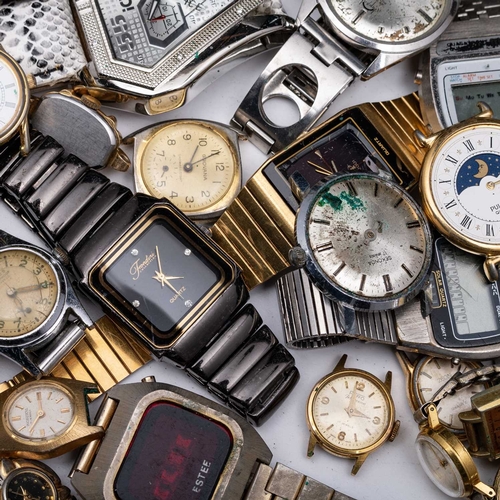 552 - A LARGE COLLECTION OF WATCHES FOR SPARES AND REPAIRS (Approx. 200)