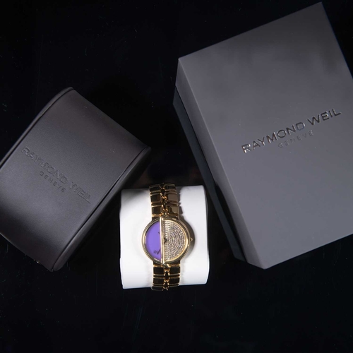 559 - AN UNWORN RAYMOND WEIL TRAVIATA BRACELET WATCH circular dial set with multiple cubic zirconia and a ... 