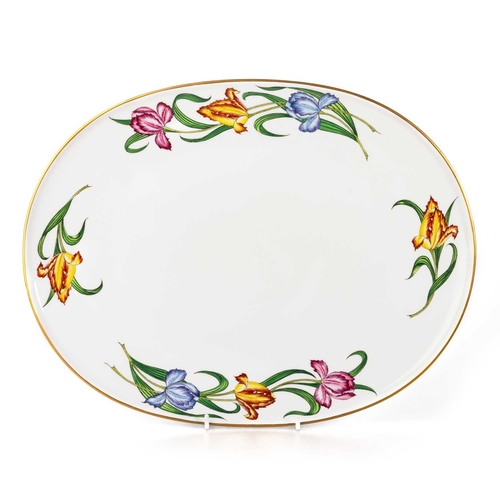 56 - AN EXTENSIVE HEINRICH DINNER SERVICE comprising twelve dinner plates, twelve soup plates, six desser... 