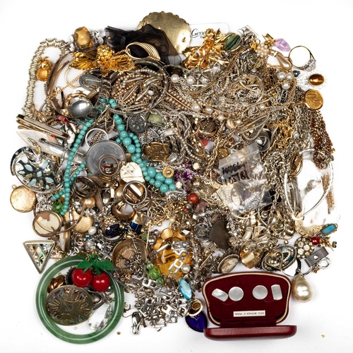 620 - A QUANTITY OF COSTUME JEWELLERY AND WATCHES including Victorian and later brooches, rings, beads, go... 