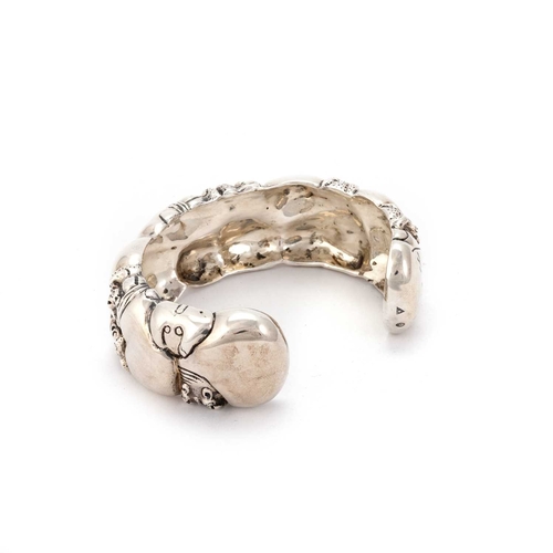 621 - PATRICK MAVROS: A SILVER HIPPO CUFF BANGLE by Patrick Mavros, Zimbabwe, in original box. 7.2cm wide... 