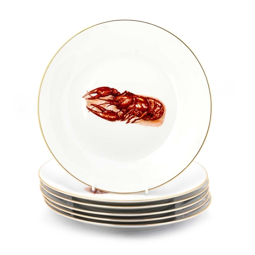 89 - RICHARD GINORI (ITALY), A LOBSTER PATTERN DINNER SERVICE comprising six dinner plates, an oval servi... 