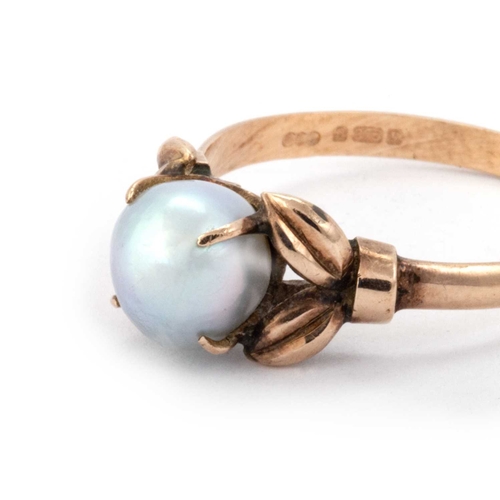 593 - A 9 CARAT ROSE GOLD NATURAL SALTWATER PEARL RING the grey semi-baroque pearl set between leaf should... 