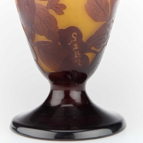 27 - ÃMILE GALLÃ (FRENCH, 1846-1904), A LARGE CAMEO GLASS VASE decorated with butterflies and flowers, ... 