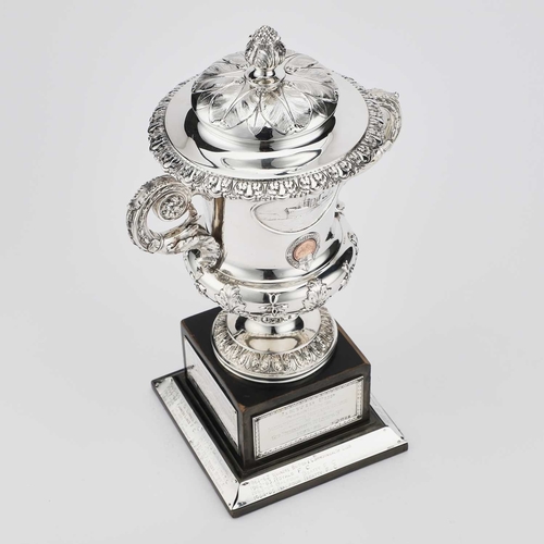 430 - FOOTBALL INTEREST: A GEORGE V SILVER TROPHY CUP FOR LONDON SHIPPING FOOTBALL LEAGUE by A Roden &... 