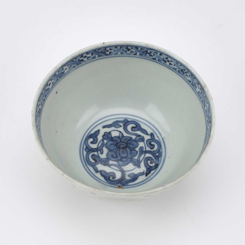 97 - A CHINESE PORCELAIN KINRANDE BOWL, JIAJING/ WANLI PERIOD round-sided with a small foot ring, the ove... 