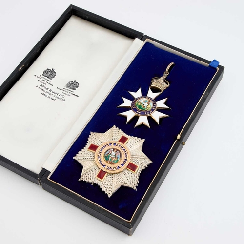165 - THE ORDER OF THE BATH, COMPANIONS (CB) CIVIL NECK BADGE AND MINIATURE MEDAL cased within a Collingwo... 