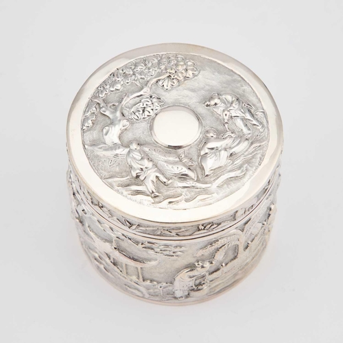 214 - A CHINESE SILVER CIRCULAR BOX AND COVER by Sheng, Canton and Shanghai, retailer's mark of Tuck Chang... 