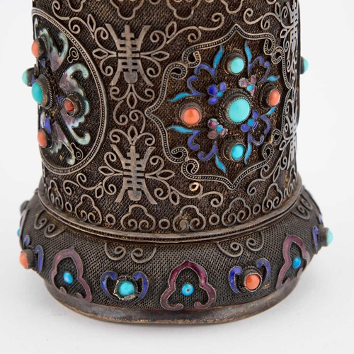 224 - A CHINESE SILVER AND CLOISONNÉ ENAMEL TEA CADDY WITH TURQUOISE AND CORAL INLAYS late 19th Century to... 