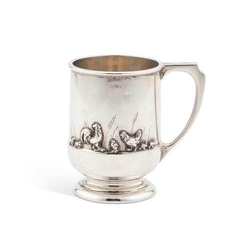 311 - AN ELIZABETH II SILVER MUG by Mappin & Webb Ltd, Sheffield 1957, the round bowl applied with a f... 