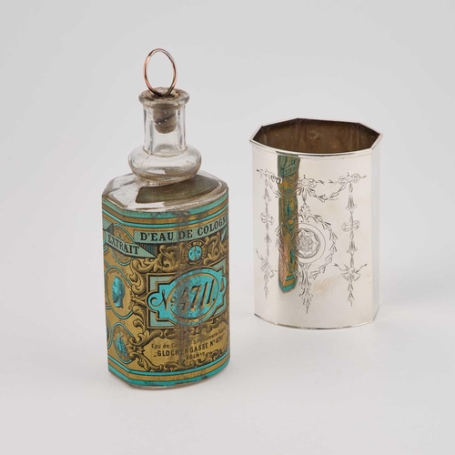 321 - AN EDWARDIAN SILVER AND GLASS SCENT BOTTLE by George Nathan & Ridley Hayes, Chester 1907, the co... 