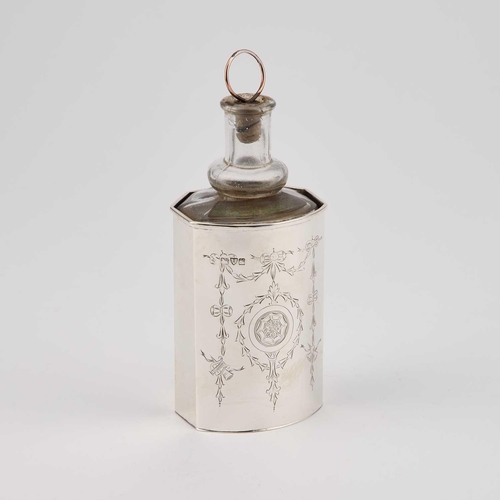 321 - AN EDWARDIAN SILVER AND GLASS SCENT BOTTLE by George Nathan & Ridley Hayes, Chester 1907, the co... 