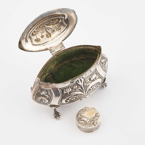 344 - AN ART NOUVEAU SILVER RING BOX by Jones & Crompton, Chester 1907, of spreading oval form with a ... 