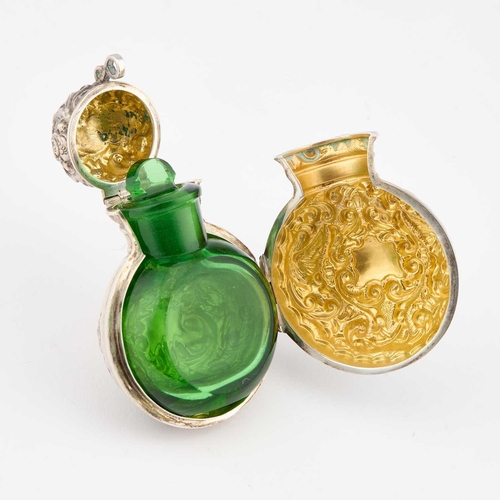 401 - A GEORGE V SILVER AND GREEN GLASS SCENT BOTTLE by John & William F Deakin, London 1910, the hing... 