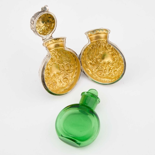 401 - A GEORGE V SILVER AND GREEN GLASS SCENT BOTTLE by John & William F Deakin, London 1910, the hing... 