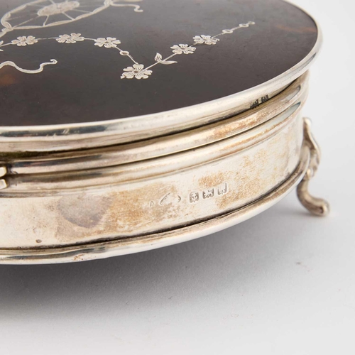 405 - A GEORGE V SILVER AND TORTOISESHELL JEWELLERY BOX by Adie Brothers Ltd, Birmingham 1922, circular, t... 