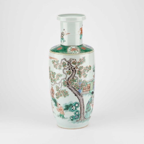 597 - A LARGE CHINESE FAMILLE VERTE ROULEAU VASE the cylindrical body painted in the Famille Verte palette... 