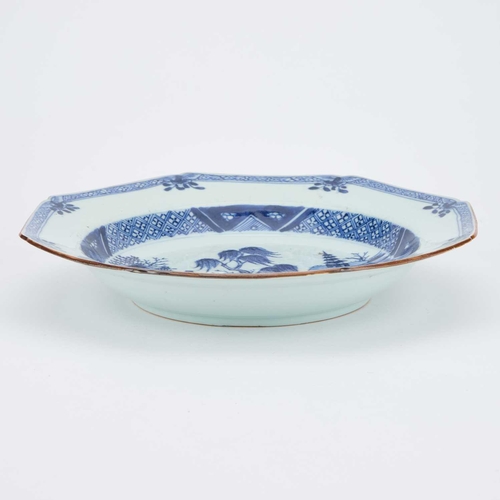 609 - AN 18TH CENTURY CHINESE BLUE AND WHITE DISH octagonal, painted with a landscape. 21.5cm diameter... 