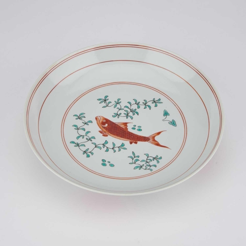 618 - A CHINSE IRON-RED AND GREEN-ENAMELLED 'FISH' DISH with shallow rounded sides, decorated to the exter... 