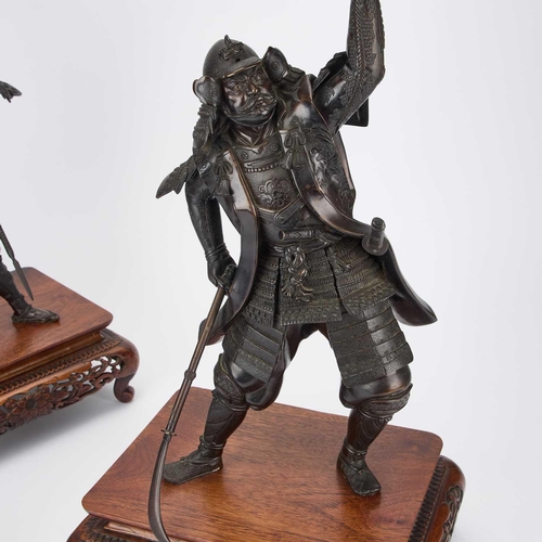 720 - A FINE PAIR OF LARGE JAPANESE BRONZE SAMURAI, 19TH CENTURY in the manner of Miyao or Yoshimitsu, wel... 