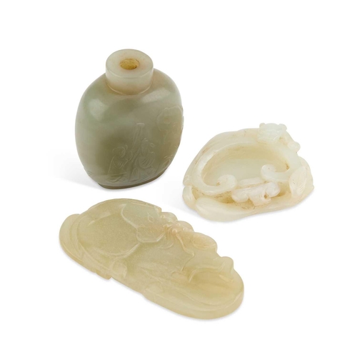 775 - A GROUP OF CHINESE JADE comprising a snuff bottle, brushwasher and a carved plaque. (3) Plaque 7.8cm... 