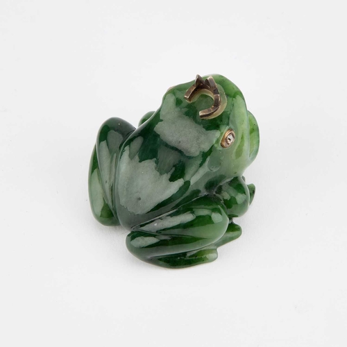 795 - A RUSSIAN JADE AND DIAMOND FROG 5.5cm long, 95 grams gross