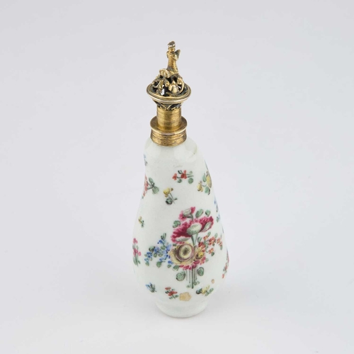 824 - AN 18TH CENTURY PORCELAIN SCENT FLASK painted with summer flowers, the screw stopper surmounted by t... 