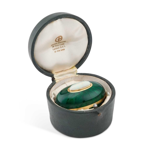 830 - GERALD BENNEY: AN 18 CARAT GOLD, OPAL AND ENAMEL BOX by Gerald Benney, London 1975, with green trans... 