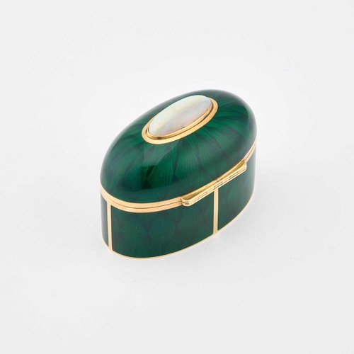 830 - GERALD BENNEY: AN 18 CARAT GOLD, OPAL AND ENAMEL BOX by Gerald Benney, London 1975, with green trans... 