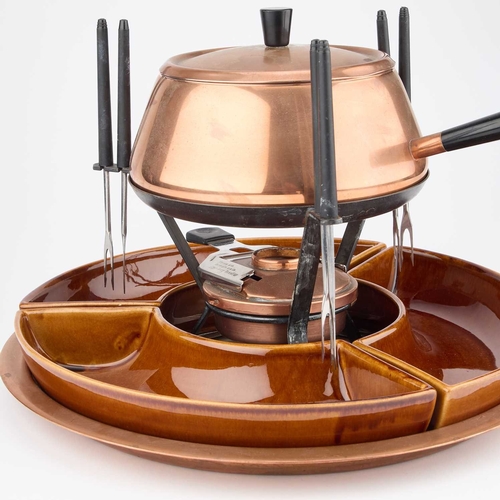 203 - A CULINOX SPRING SWISS COPPER FONDUE SET, CIRCA 1970 the bakelite handled copper fondue pot above a ... 