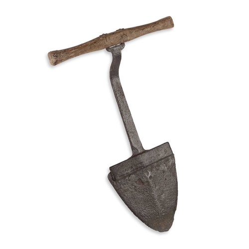 83 - A LATE 19TH/ EARLY 20TH CENTURY PEAT SPADE wrought iron with a wooden handle. 75.5cm high