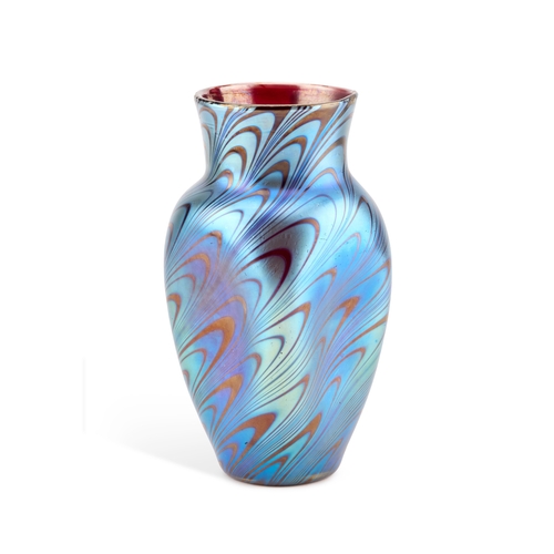 31 - AN ART NOUVEAU LOETZ IRIDESCENT GLASS VASE, CIRCA 1905 21cm high