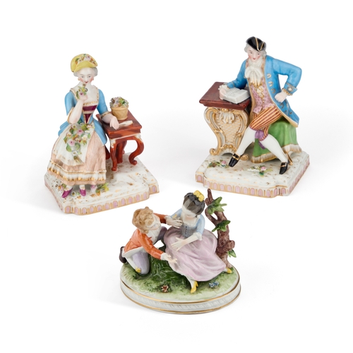 56 - A PAIR OF JACOB PETIT PORCELAIN FIGURES, 19TH CENTURY each modelled as a lady and gentleman in 18th ... 