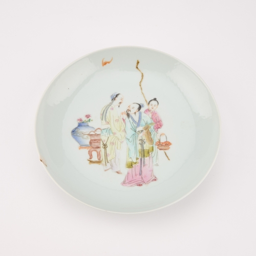 76 - A SMALL CHINESE FAMILLE ROSE DISH painted with figures, bears an iron-red four-character mark. 16.5c... 