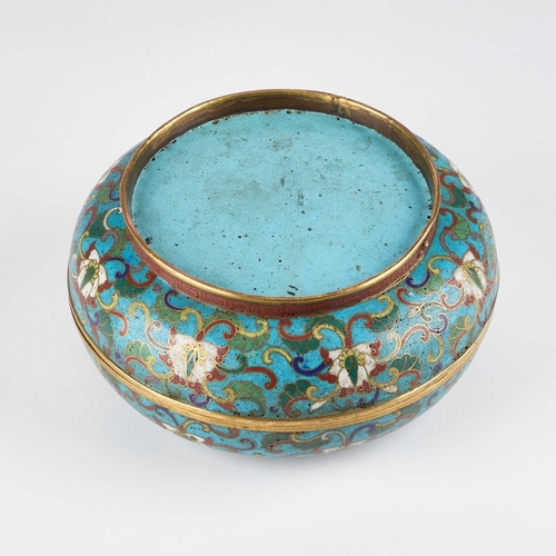 155 - A FINE CHINESE CLOISONNÉ ENAMEL CIRCULAR BOX AND COVER, LATE 18TH/19TH CENTURY decorated in the Ming... 