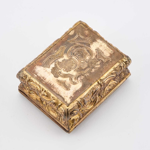 165 - AN 18TH CENTURY GILT-METAL SNUFF BOX the hinged cover cast with figures. 8cm long