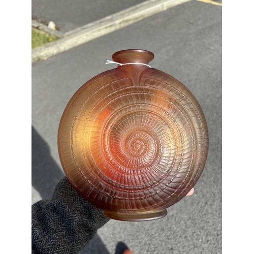 37A - RENÉ LALIQUE (FRENCH, 1860-1945), AN 'ESCARGOT' VASE, DESIGNED 1920 amber glass, frosted, etched R. ... 