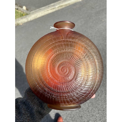 37A - RENÉ LALIQUE (FRENCH, 1860-1945), AN 'ESCARGOT' VASE, DESIGNED 1920 amber glass, frosted, etched R. ... 