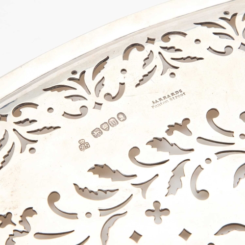 383 - A GEORGE IV SILVER MAZZARINE by R & S Garrard & Co, London 1827, oval, centred by an engrave... 