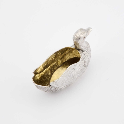 400 - A VICTORIAN SILVER NOVELTY SALT by John Bacon, London 1885, in the form of a duck. 6.5cm long, 1.4 t... 