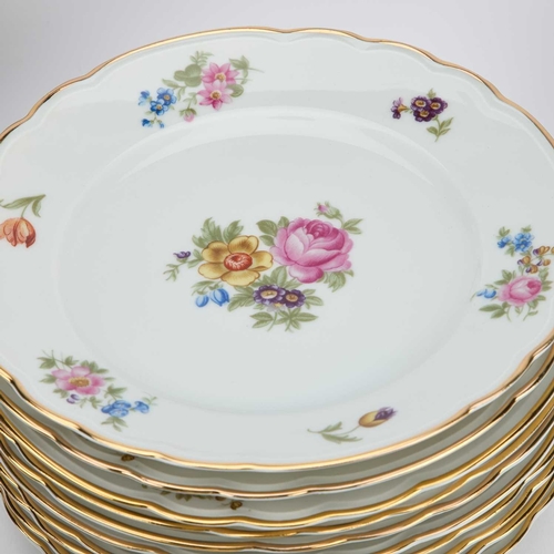 60 - RICHARD GINORI (ITALY), A VERY RARE FLORAL PATTERN DINNER SERVICE comprising eight dinner plates, ei... 